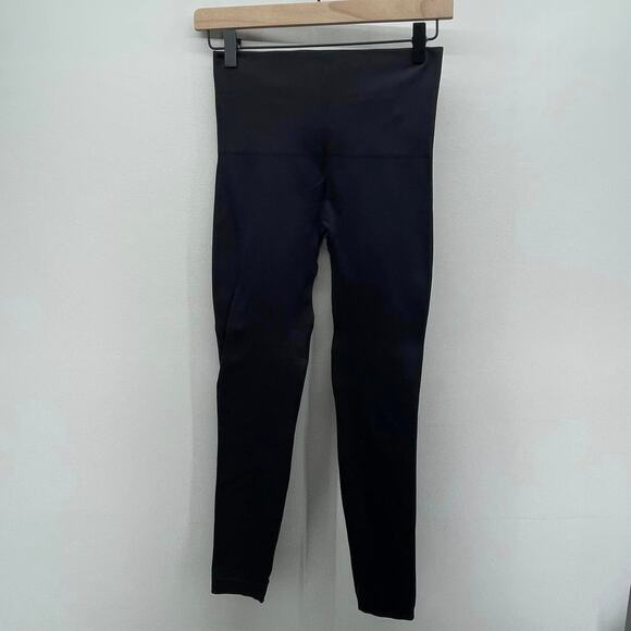 Spanx Look At Me Now Seamless Leggings in Black - Picture 2 of 5